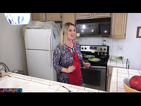 ❤️ A madrasta o ordenha na cozinha antes de sua data Sexo de qualidade em nós ﹏