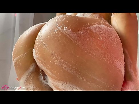 ❤️ Brunette Masturbates Pussy com Vibrador para Orgasmo Intenso no Chuveiro Sexo de qualidade em nós ﹏