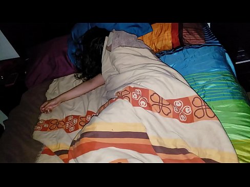 ❤️ Stepson berating sua jovem madrasta enquanto ela dorme. Sexo de qualidade em nós ﹏